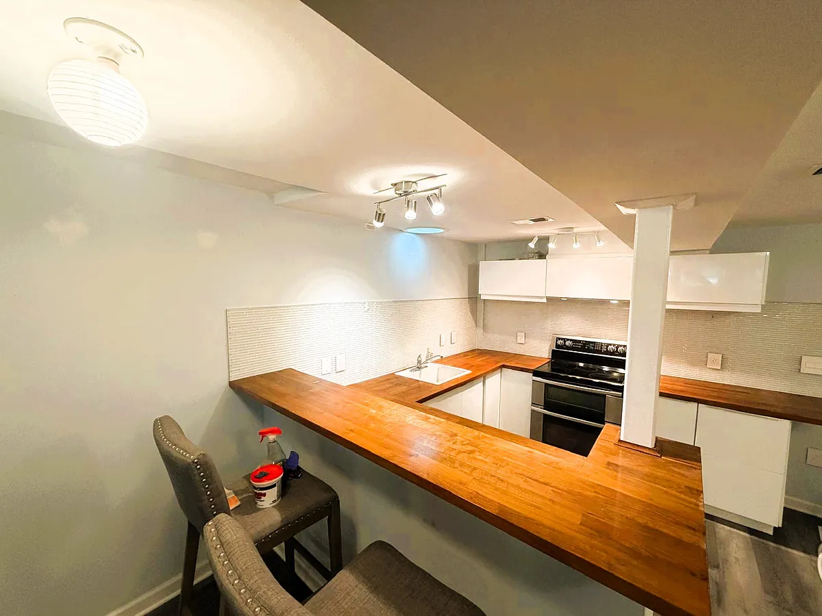 Building Photo - 732 Kenyon St NW #2