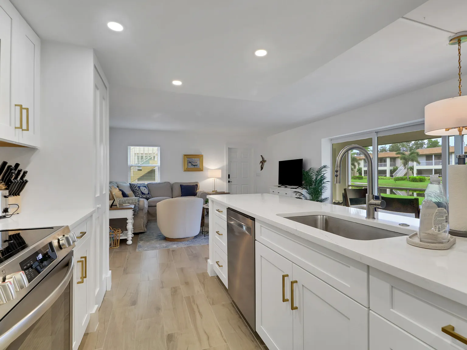2 bed, 1062 sqft, $4,000 — Photo 4