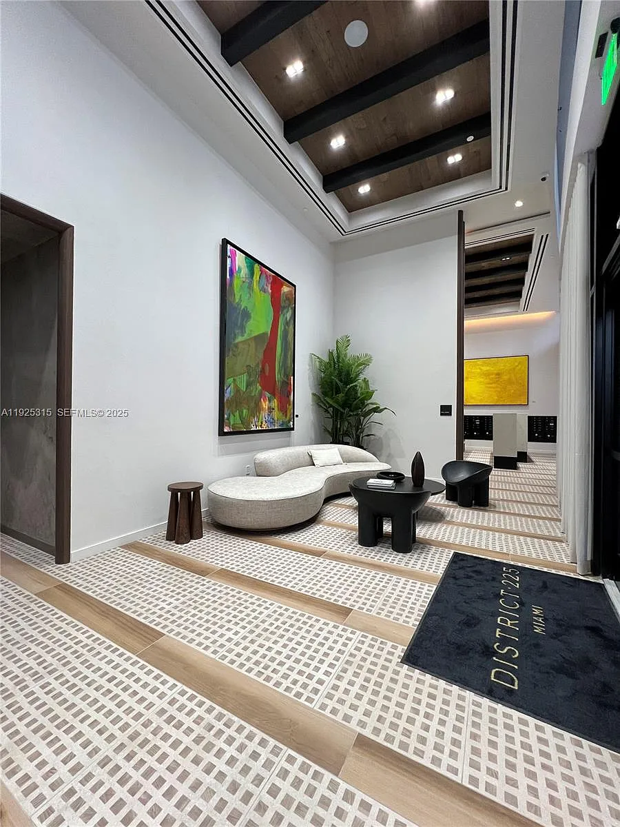 Building Photo - 225 N Miami Ave #1502