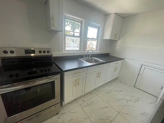 Rented by Delmark Realty LLC | media 16