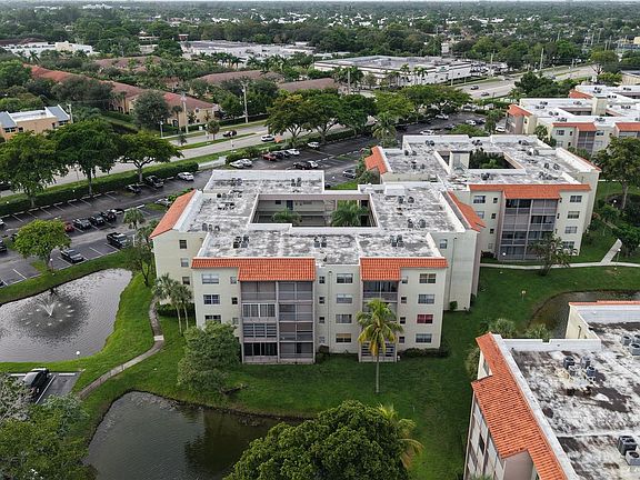 3rd image of 1810 N Lauderdale Avenue #2100