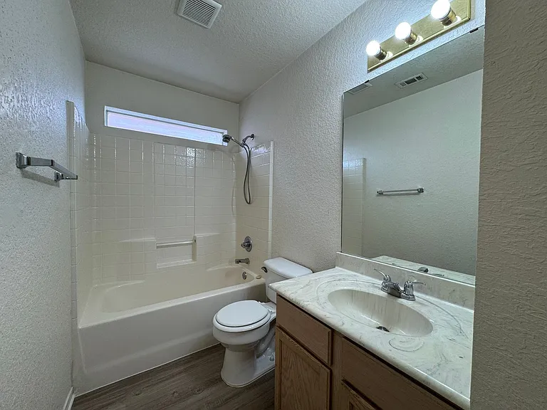 1606 Dugger Cir #B — Photo 11