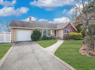 36 Pearl St, Deer Park, NY 11729