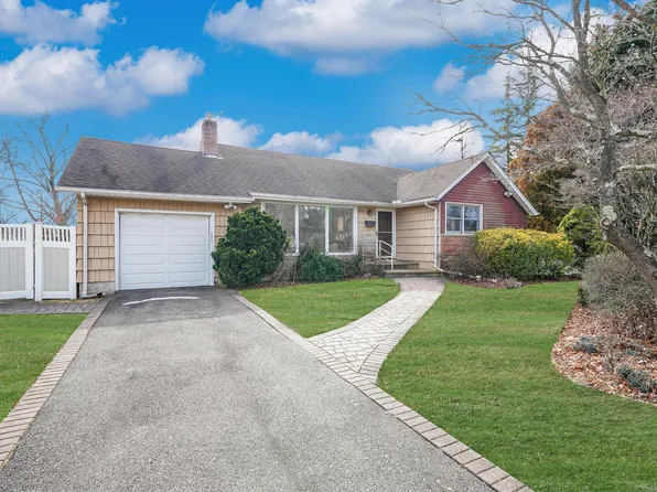 36 Pearl Street, Deer Park, NY 11729