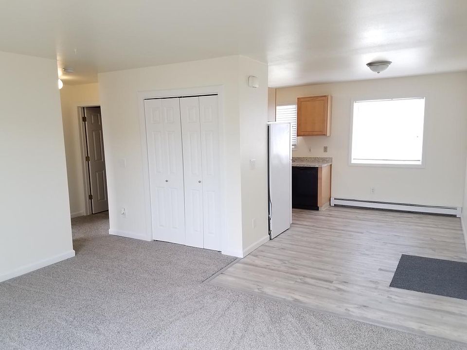 Lining room to dining room