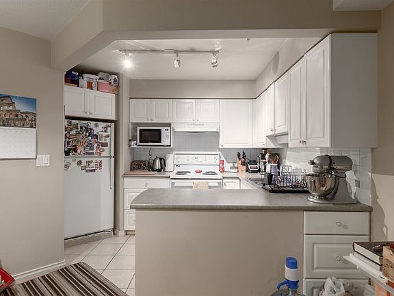 4th image of 211 12th St #209