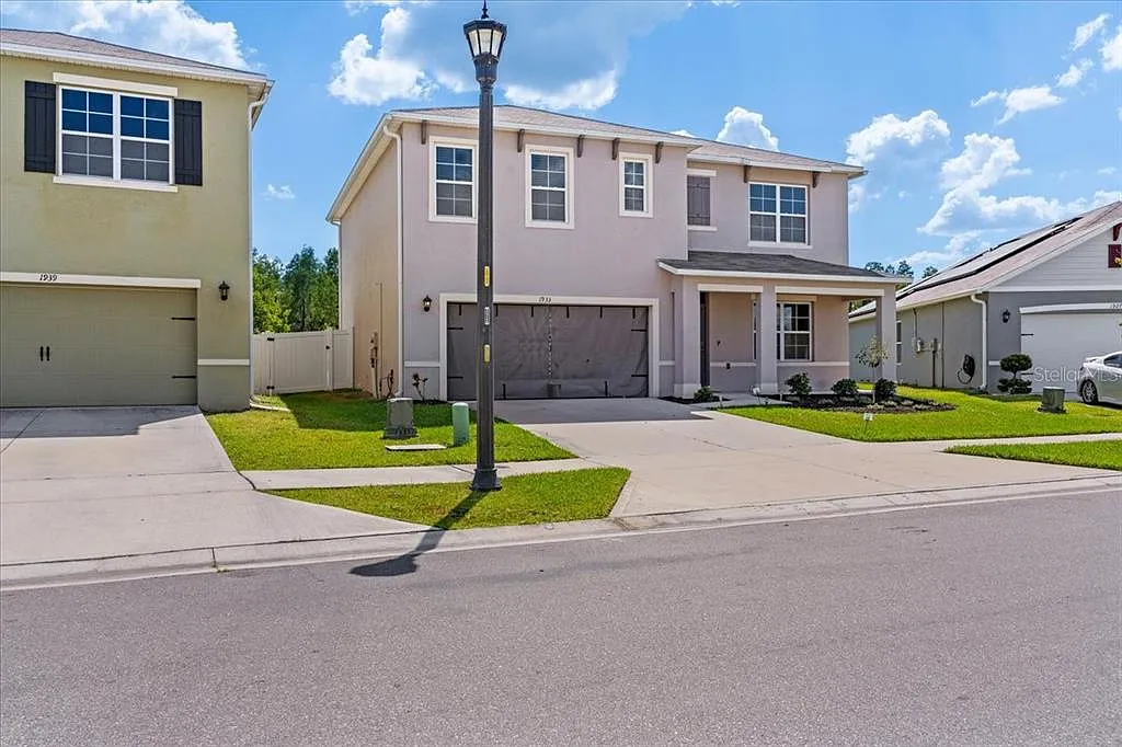 5 bed, 3.0 bath, 2696 sqft, $3,250 — Photo 3