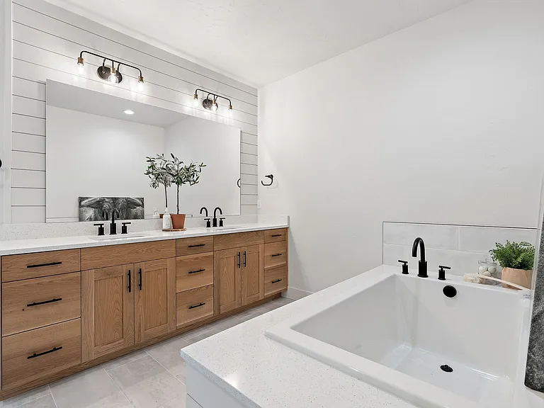2450 W Iron Coop St #1 — Photo 18