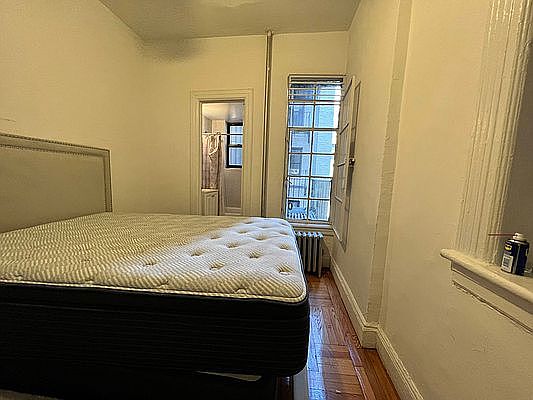 5th image of 41 W 64th St APT 2C