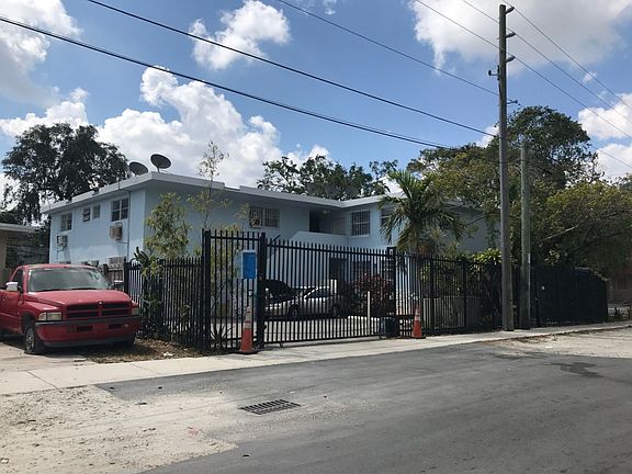 3rd image of 160 NE 55th St APT 11