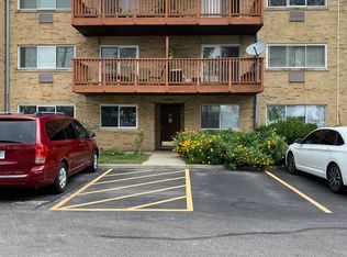 728 Dempster St #210, Mount Prospect, IL 60056