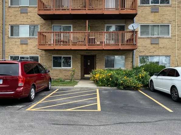 728 Dempster St #210, Mount Prospect, IL 60056