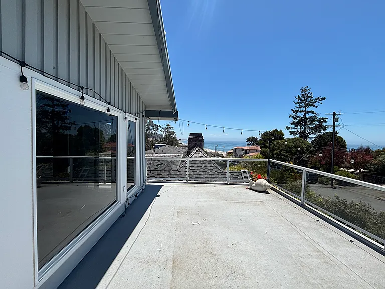 653 Bayview Dr — Photo 10