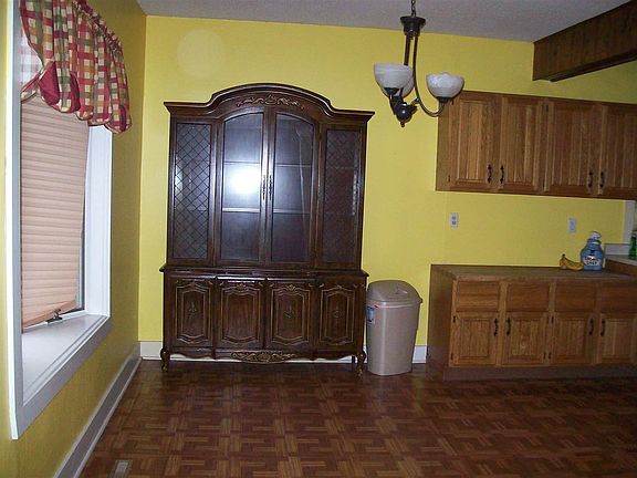 4th image of 428 Washington St