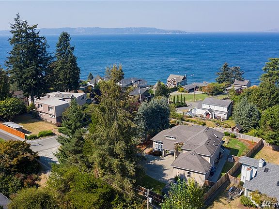 Located in the hills just above the beautiful Redondo Beach