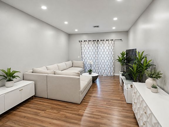 3rd image of 307B Amherst St #342