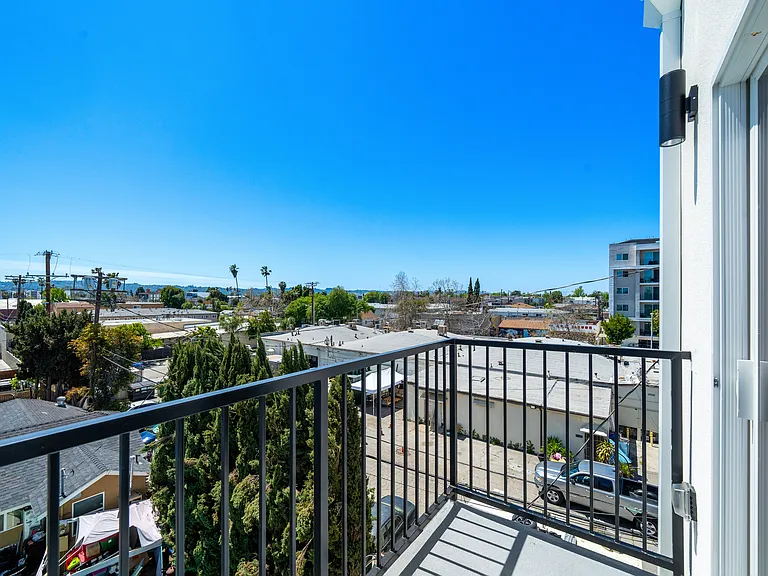 11344 Hatteras St #F12 — Photo 31