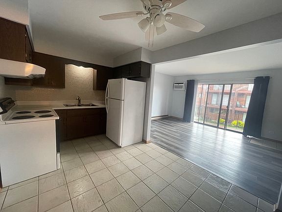 3rd image of 6333 W 64th Pl #2C