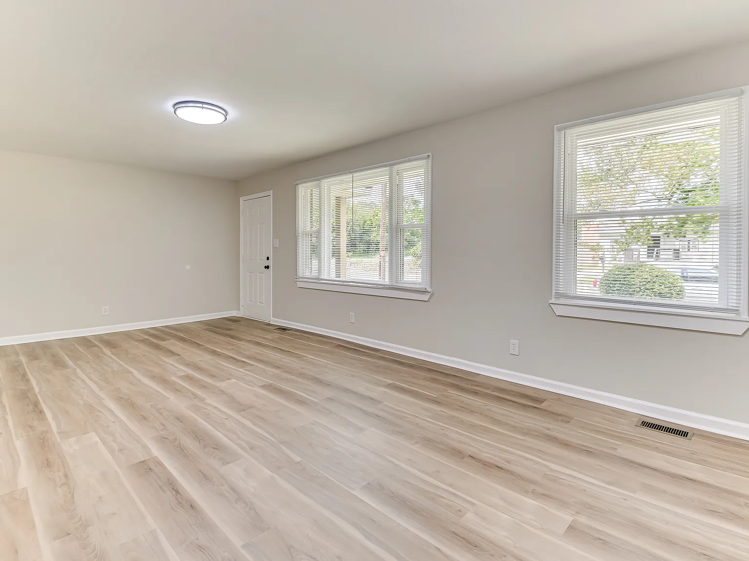 2 bed, 972 sqft, $1,200 — Photo 4