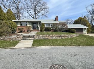 17 Cliffside Dr, Cranston, RI 02920