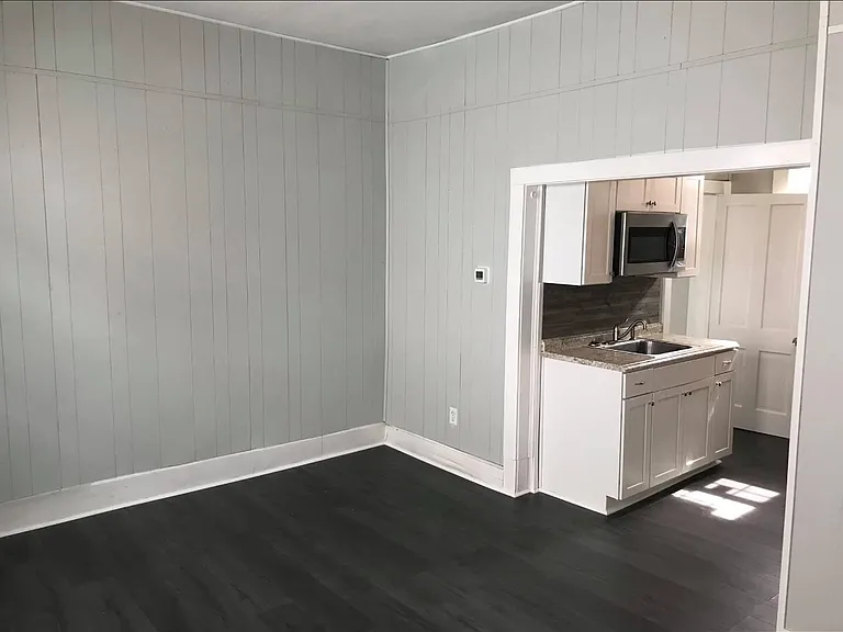 613 Hess Ave #1 — Photo 6