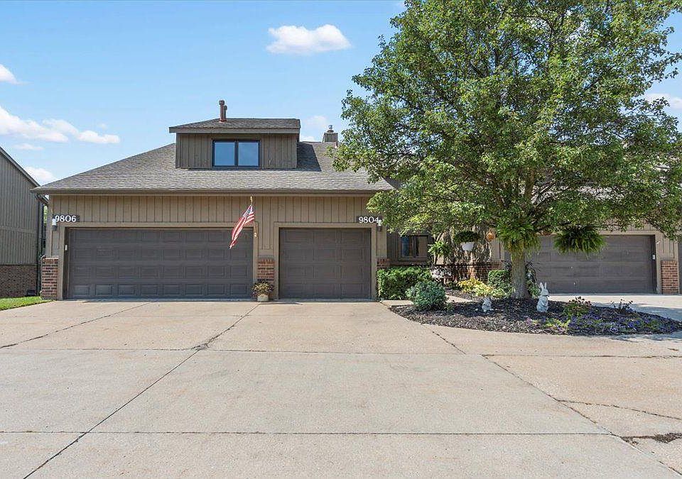 1st image of 9804 Hawthorne Glen Dr