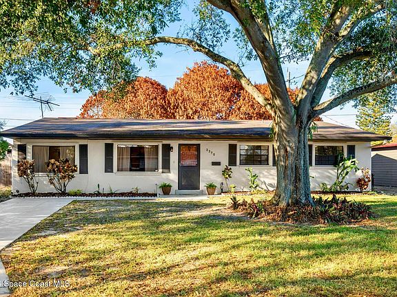 3rd image of 2370 Canterbury Ln