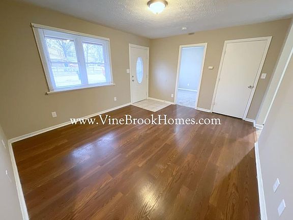 2nd image of 3245 N Eastbrooke Cir