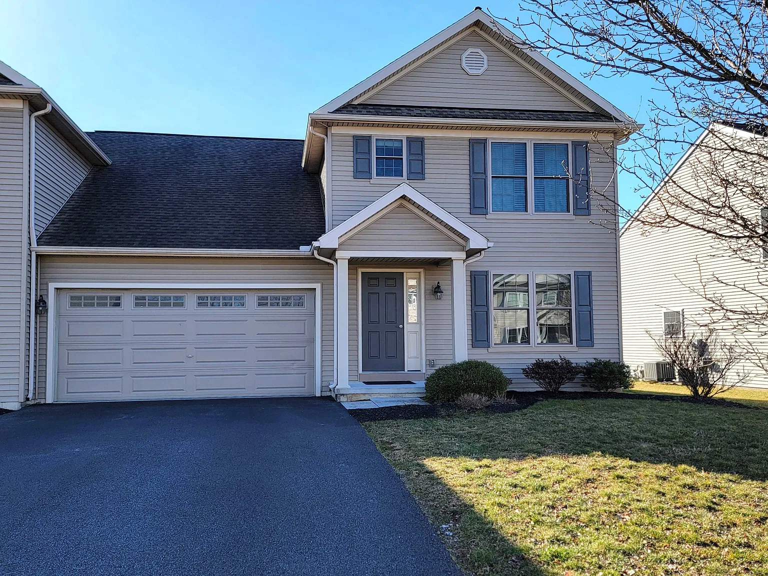 3 bed, 2.5 bath, 1634 sqft, $2,295 — Photo 1