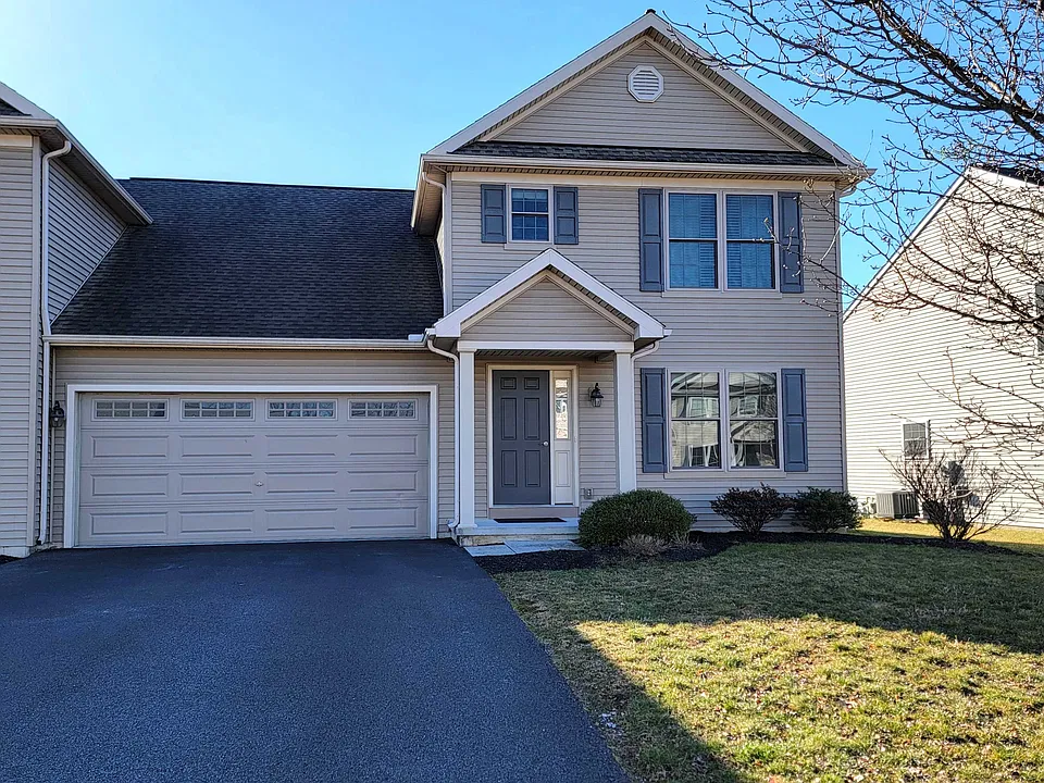 5242 Oak Leaf Dr