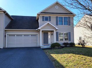5242 Oak Leaf Dr, Mount Joy, PA 17552