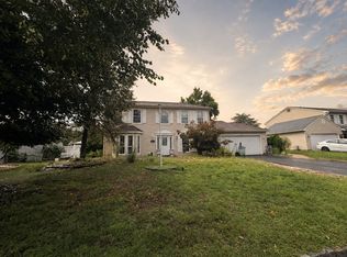 8 Lindner Ln, Howell, NJ 07731