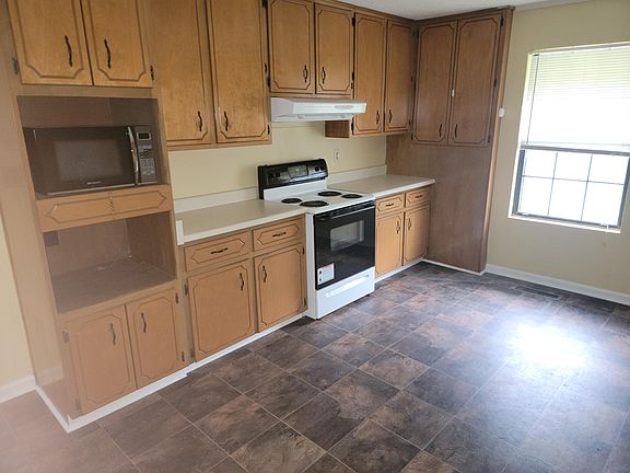 5th image of 260 E Screven St