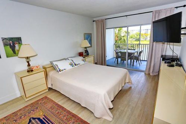 2801 N PALM AIRE Drive #405, photo 9