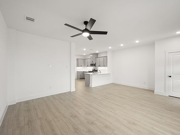 5th image of 9533 Dahlia Blvd