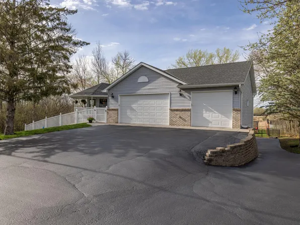 225 Sherwood Rd, Shoreview, MN 55126