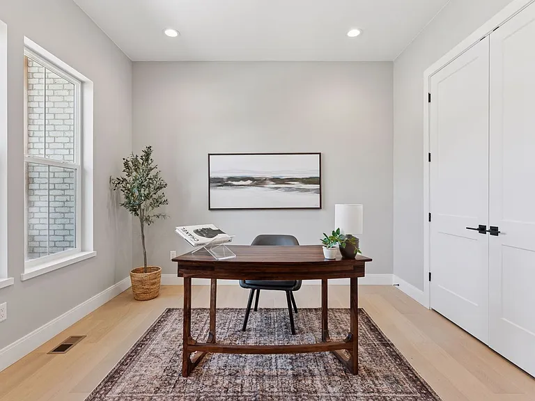 1425 Burt Ave — Photo 17