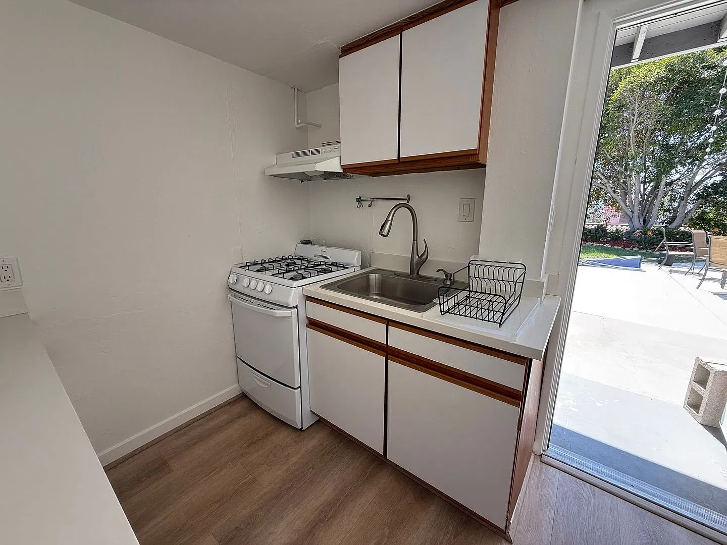 2445 Juan Street — Photo 2