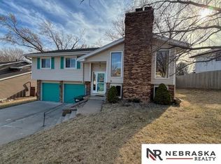 15529 Leavenworth St, Omaha, NE 68154