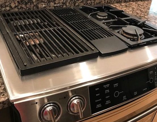 High end gas stove w grille