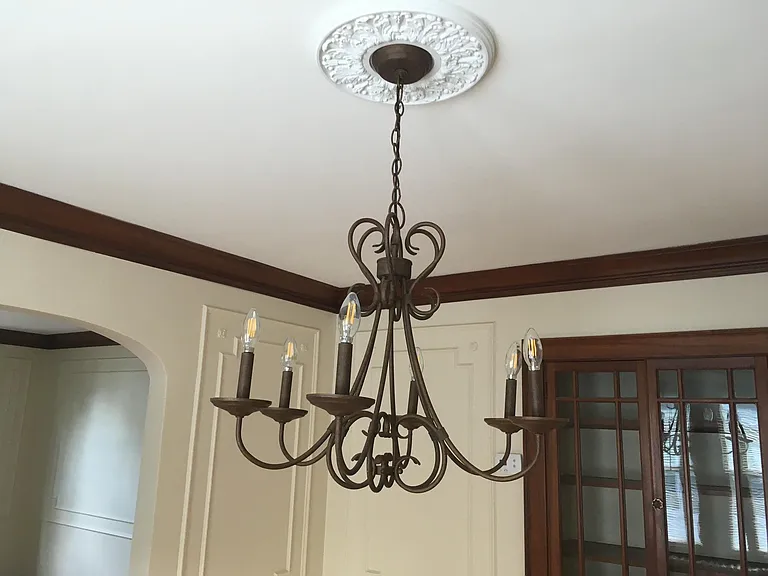 Lighting fixture in living room