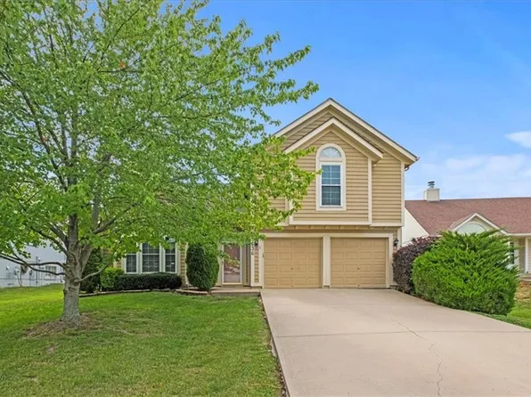 15636 Foster St, Overland Park, KS 66223