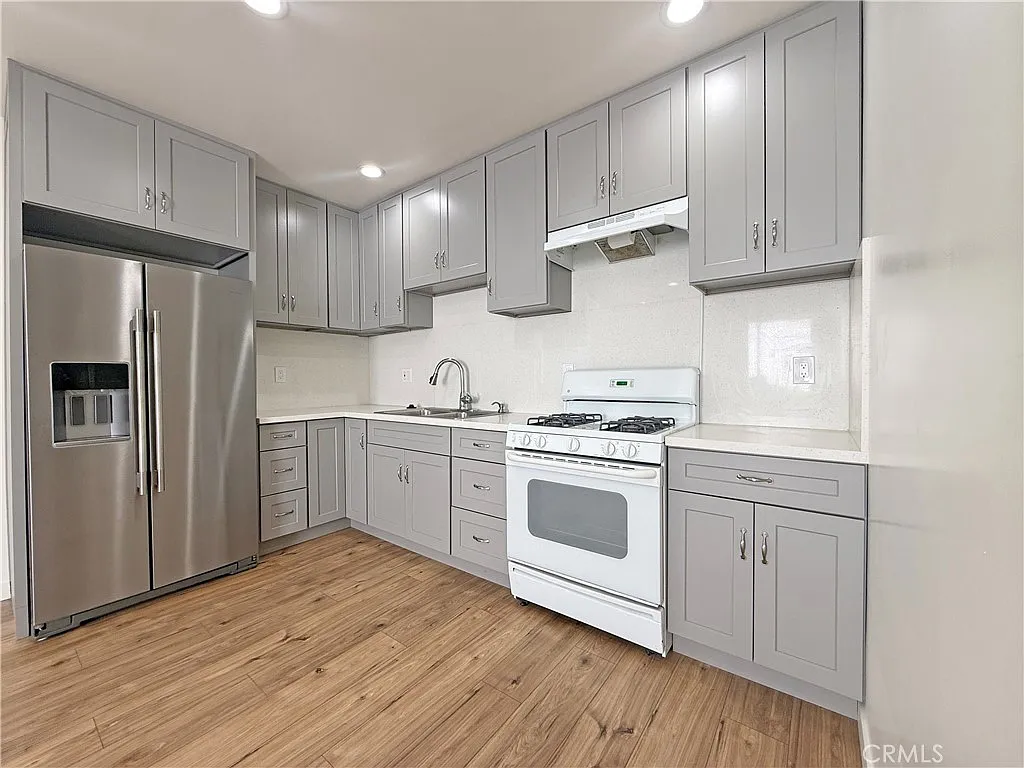 1 bed, 385 sqft, $2,200 — Photo 3