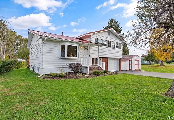 5th image of 74 Dewey Dr