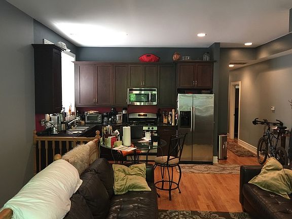2nd image of 922 N Oakley Blvd #1E