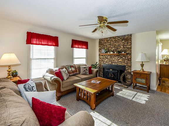 3rd image of 421 France Ln