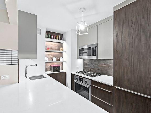 4th image of 101 W 12th St APT 4J