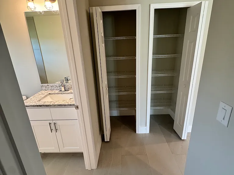 736 Gilbert Ave S — Photo 10