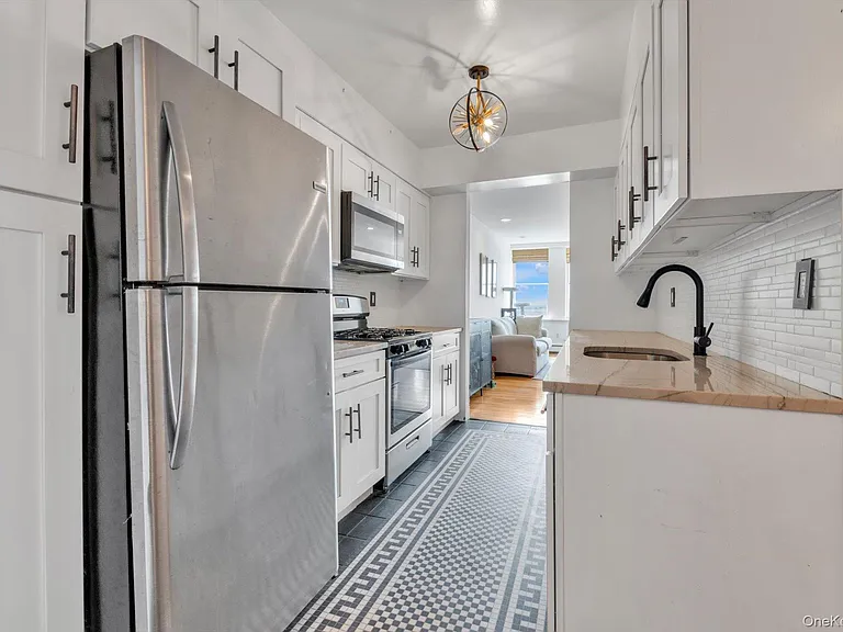 25 W Broadway #207 — Photo 8