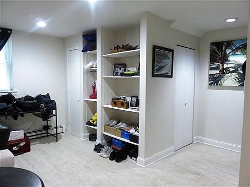 2nd image of 322 W Evergreen Ave